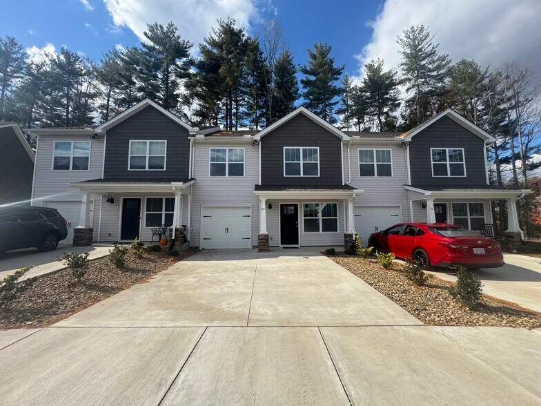 Primary Photo - 84 Malcolm Ct