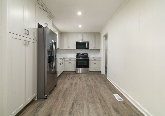 Building Photo - Charming West Ashley Home