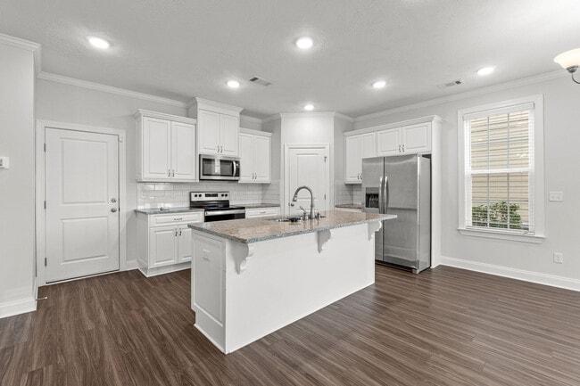 Building Photo - 597 Vinings Dr