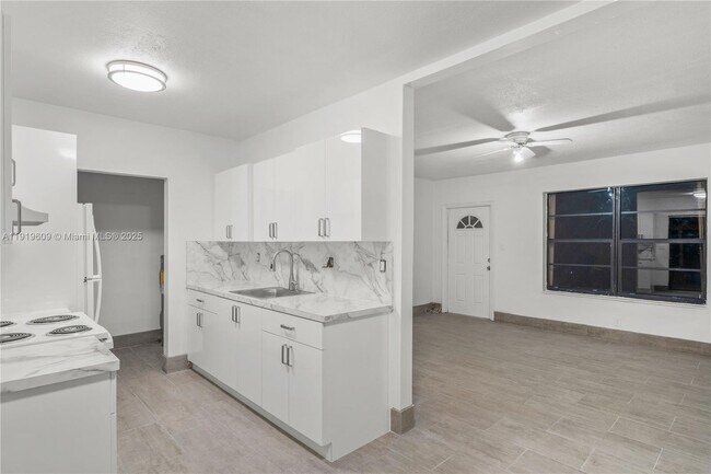 Building Photo - 1291 NE 207th St