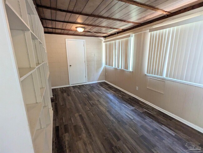 Building Photo - 9 Gentian Dr