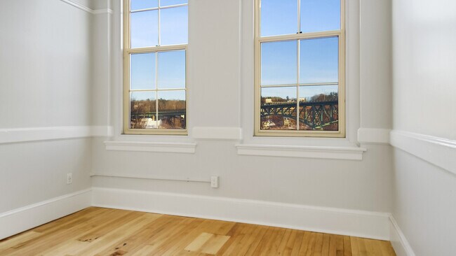 Building Photo - 341 Water St