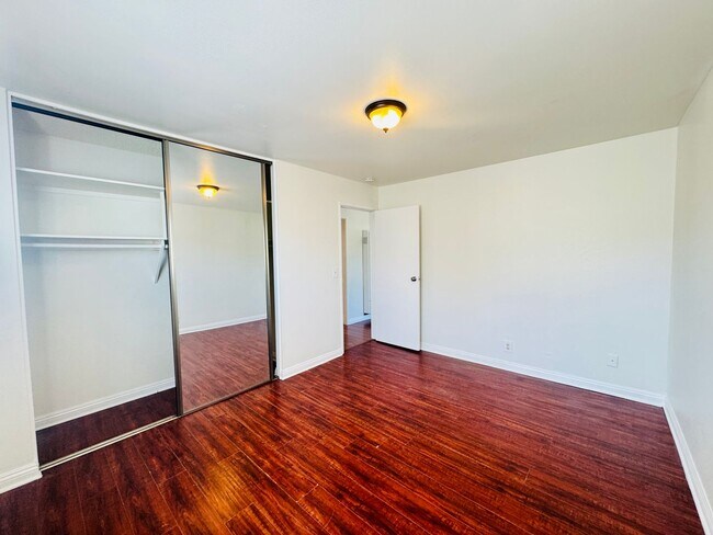 Building Photo - 2340 W Greenacre Ave
