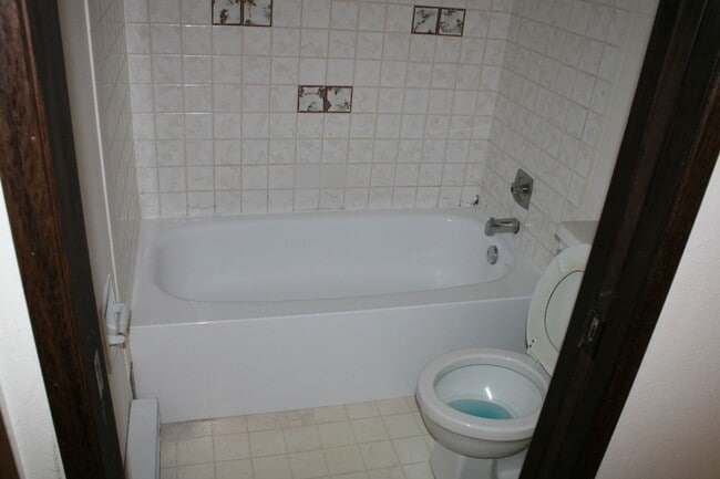 Building Photo - 2702 E 31st Ave