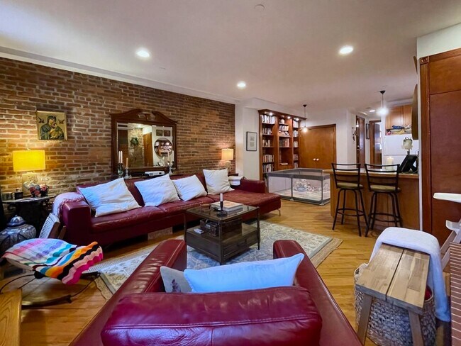 Building Photo - 448 Jersey Ave