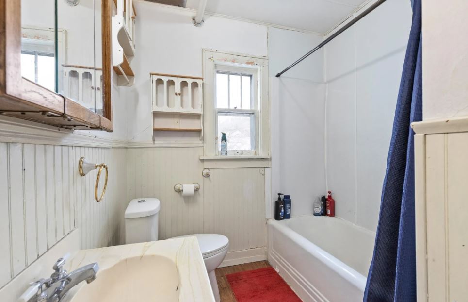 Bathroom - 334 Gwinn Ave