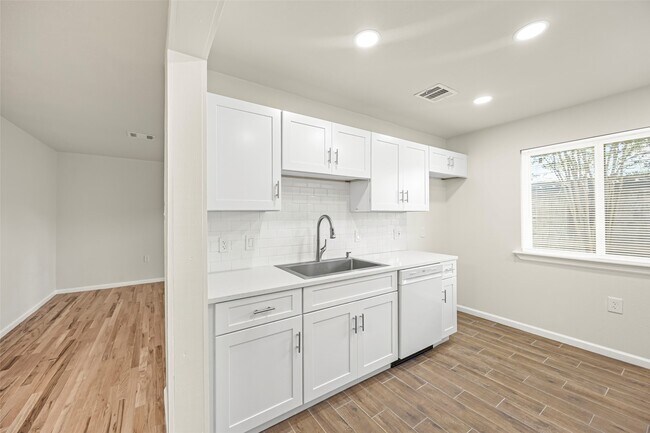 Building Photo - 1831 Country Village Blvd