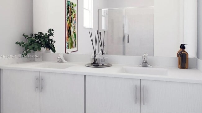 Building Photo - 655 SE 13th St Cir