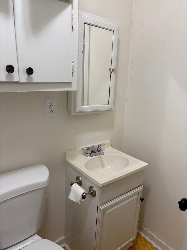 Building Photo - 492 Mobile St