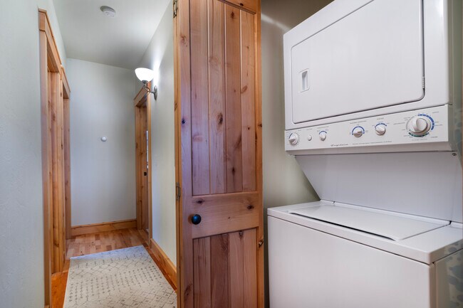 Building Photo - 150 Adams St