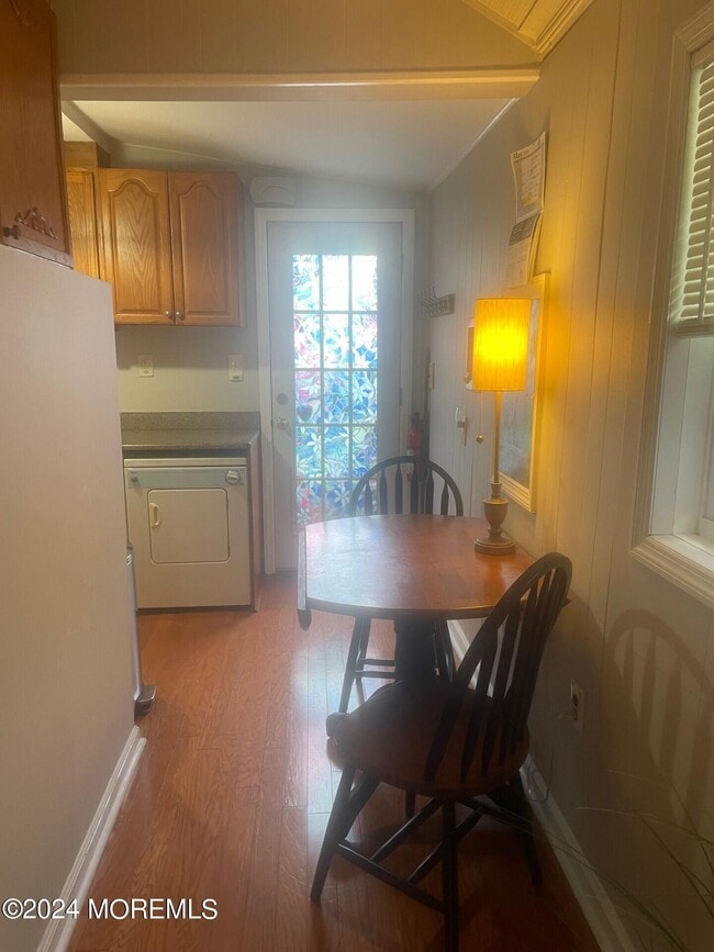 Building Photo - 605 Central Ave