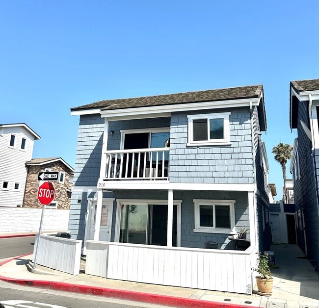 Building Photo - 210 Lugonia St