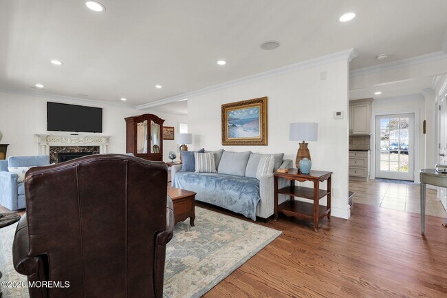 Building Photo - 606 North Blvd