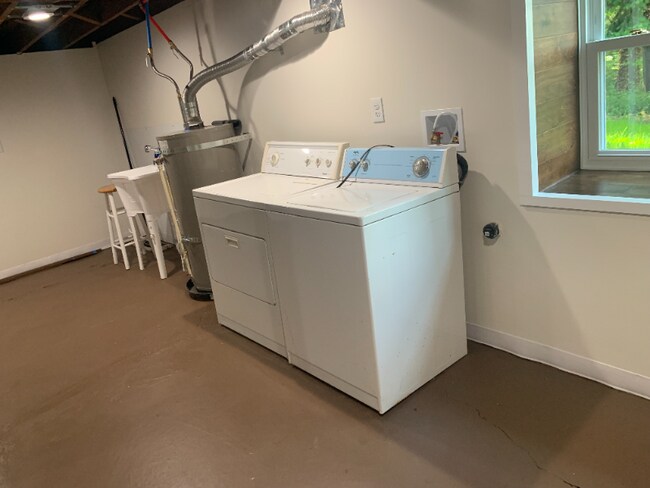 Building Photo - 9750 NW Rosaria Ave