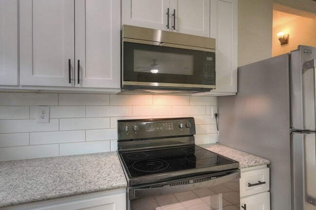 Building Photo - 9574 Darkwood St