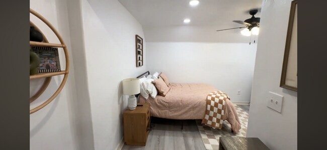 Building Photo - WOW! This home has it all, 3 full bathrooms, 5 true bedrooms AND a bonus room. great outdoor spac...