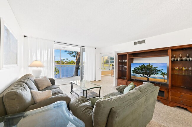 Building Photo - 3051 N Course Dr