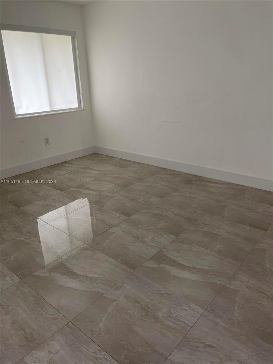 Building Photo - 1255 W 49th St