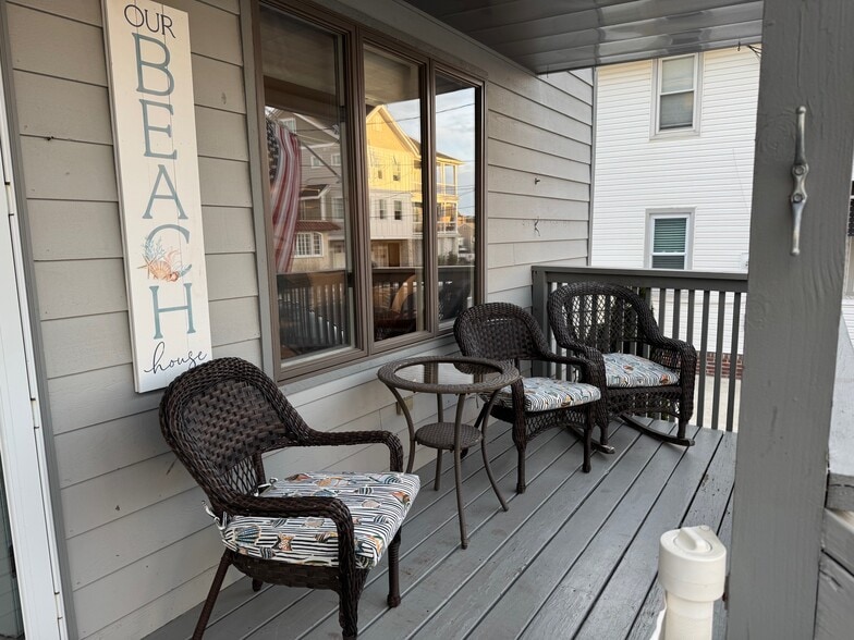 Front deck - 2 N Frontenac Ave