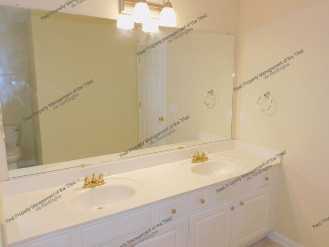 Building Photo - 3096 Canterbury Park Dr