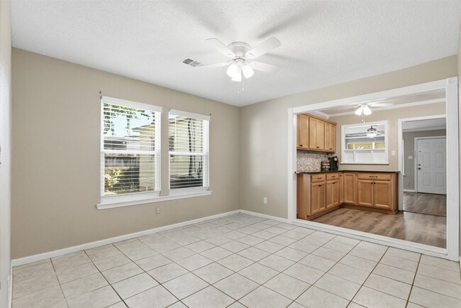 Building Photo - 1203 Valerie Ave