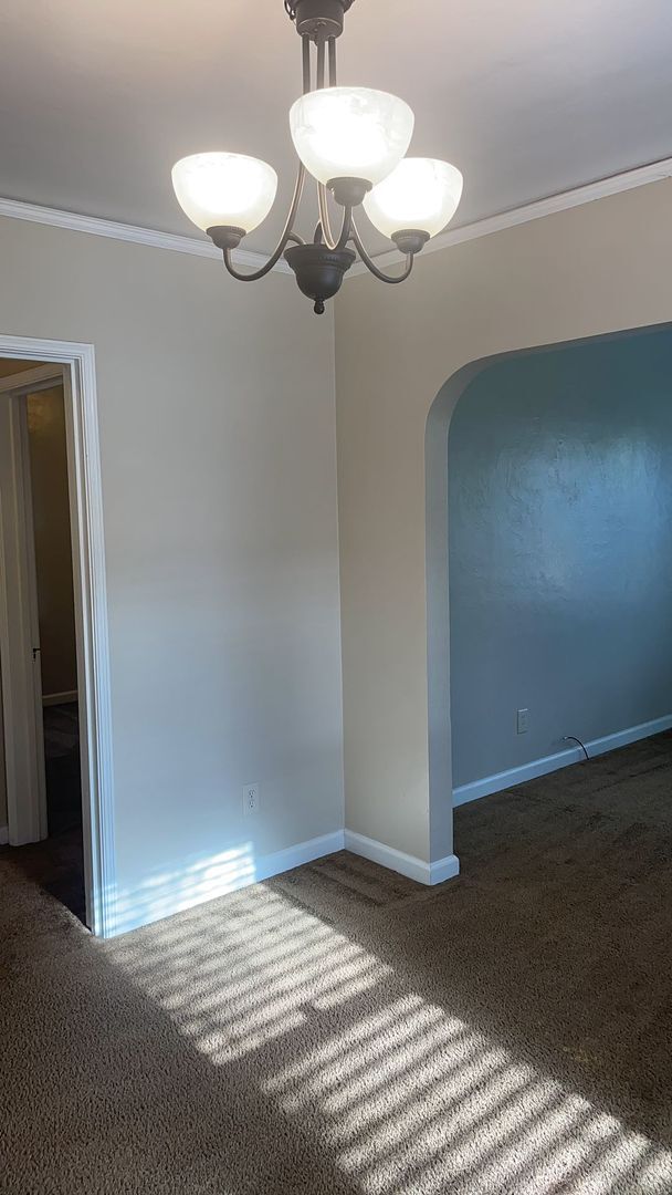 Building Photo - Cozy and Spacious 2-Bedroom House!