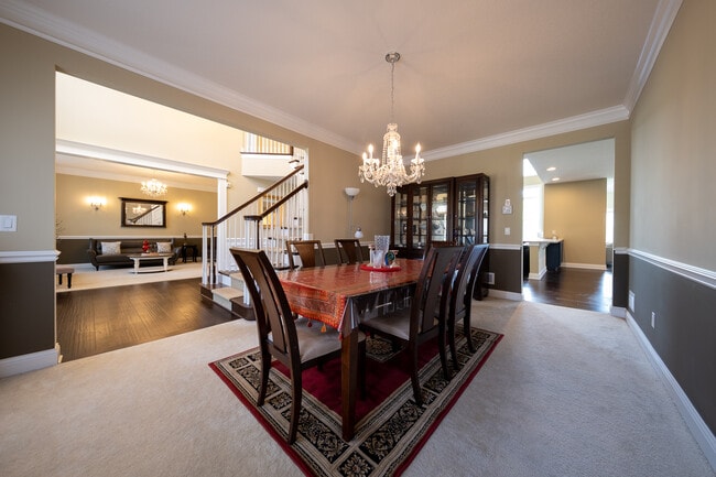 Building Photo - 727 Aster Rd