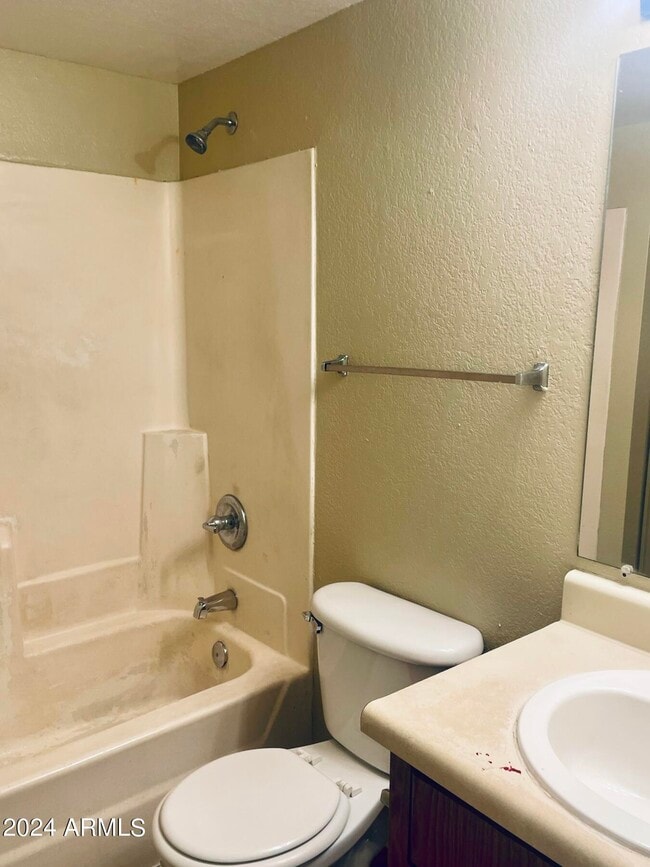 Building Photo - 2846 E Kathleen Rd