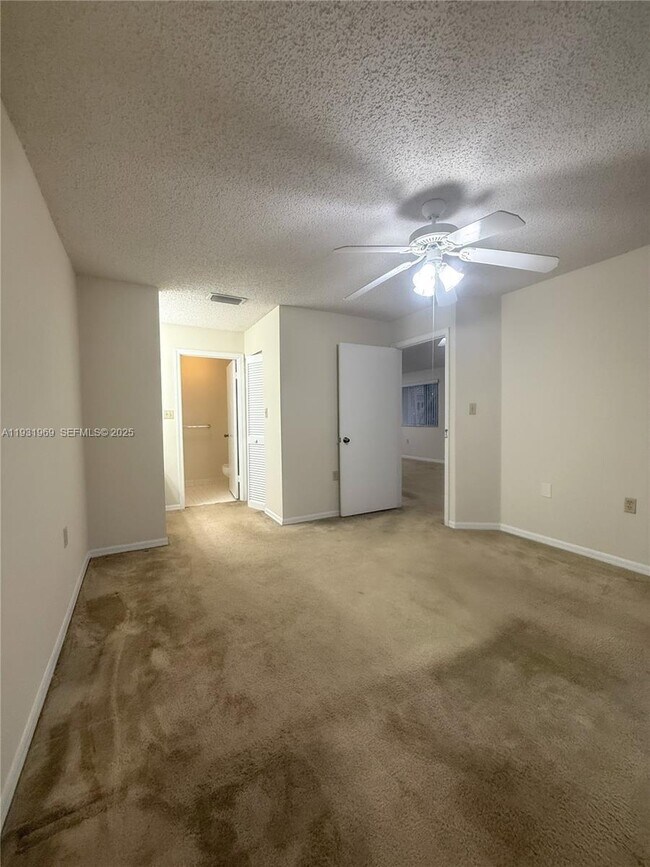 Building Photo - 19211 Glenmoor Dr