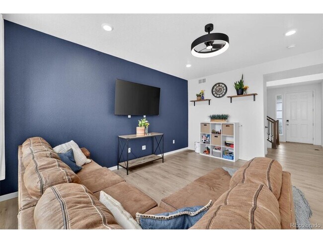 Building Photo - Spacious & Bright, Multi-Level 3BR 3BA in Commerce City w/ Private Yard!