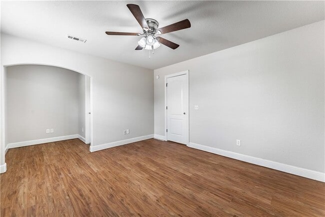 Building Photo - 604 NW 17th Ct