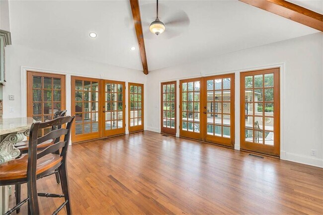 Building Photo - 210 Settlers Rd