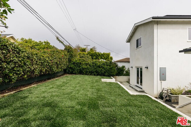 Building Photo - 8373 Westlawn Ave