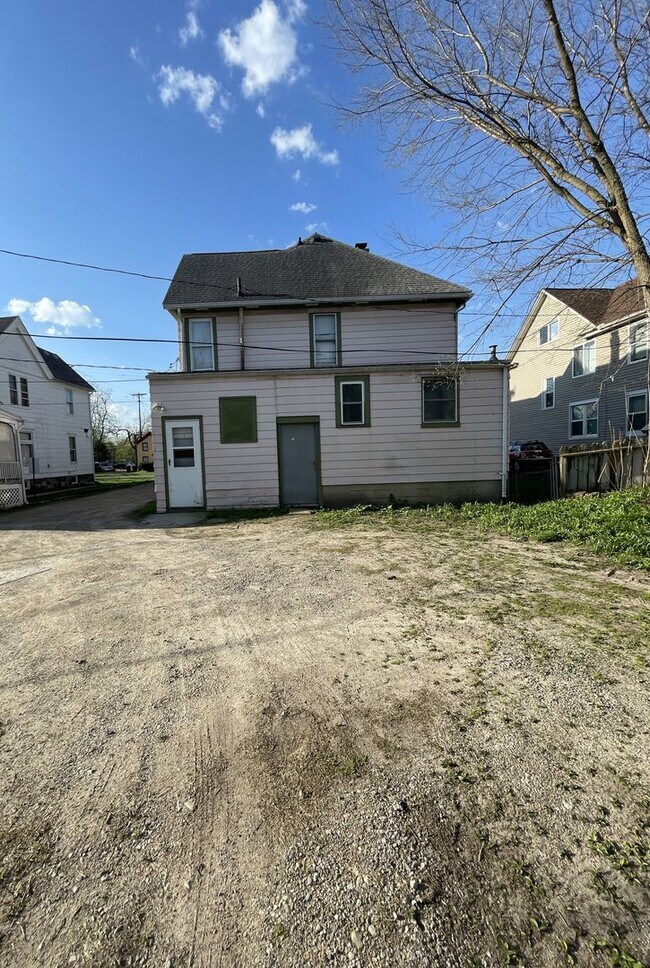 Building Photo - 418 Emmet St