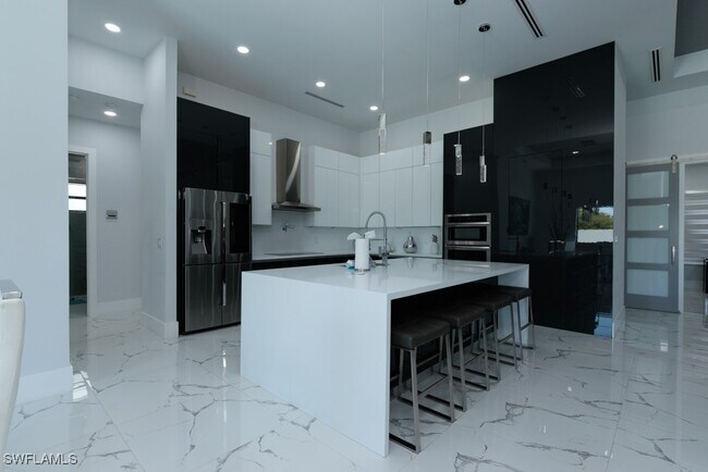 Building Photo - 4024 Chiquita Blvd S