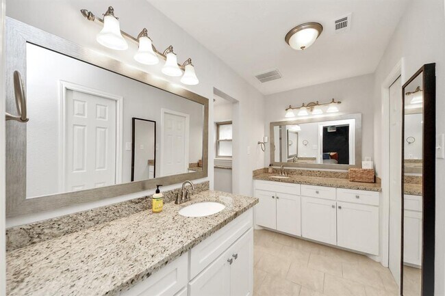Building Photo - 403 Lakeside Estates Dr