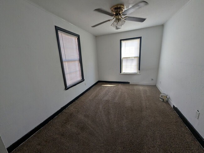 Building Photo - 1 Bedroom Home Pryor