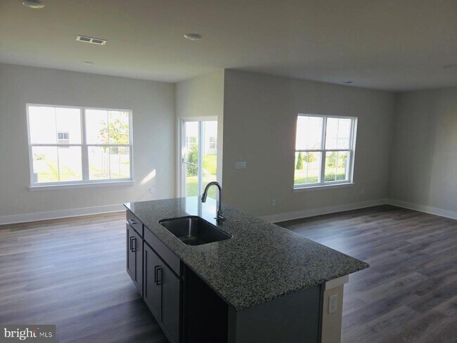 Primary Photo - 232 Munsee Cir