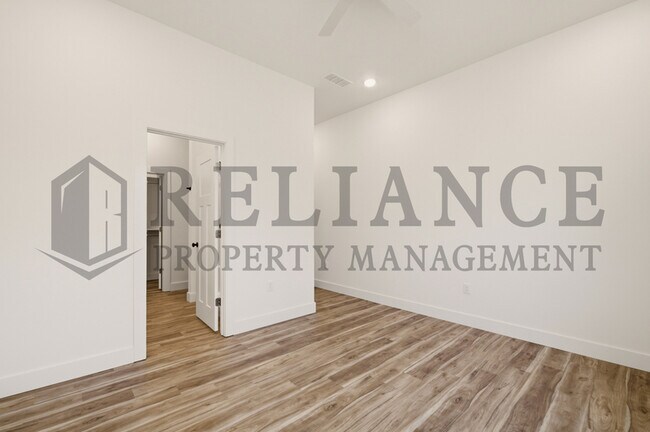 Building Photo - 737 Elmwood St