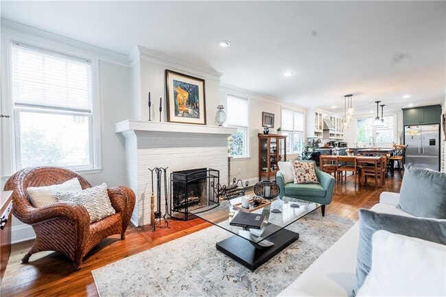 Building Photo - 360 8th St NE