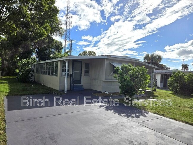 Building Photo - 7106 Commons Blvd