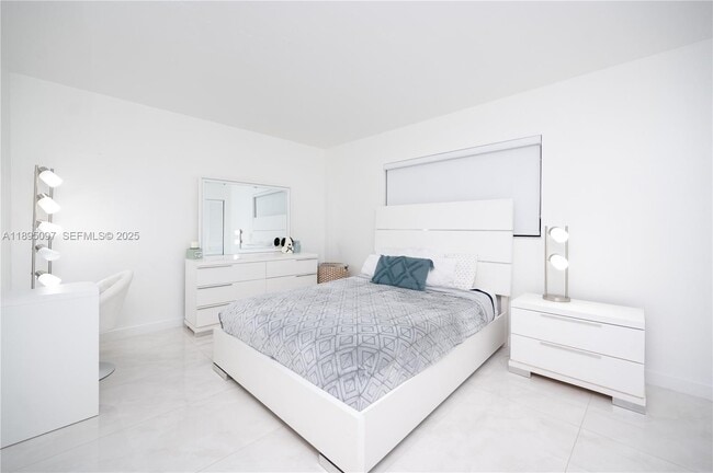 Building Photo - 10875 SW 112th Ave