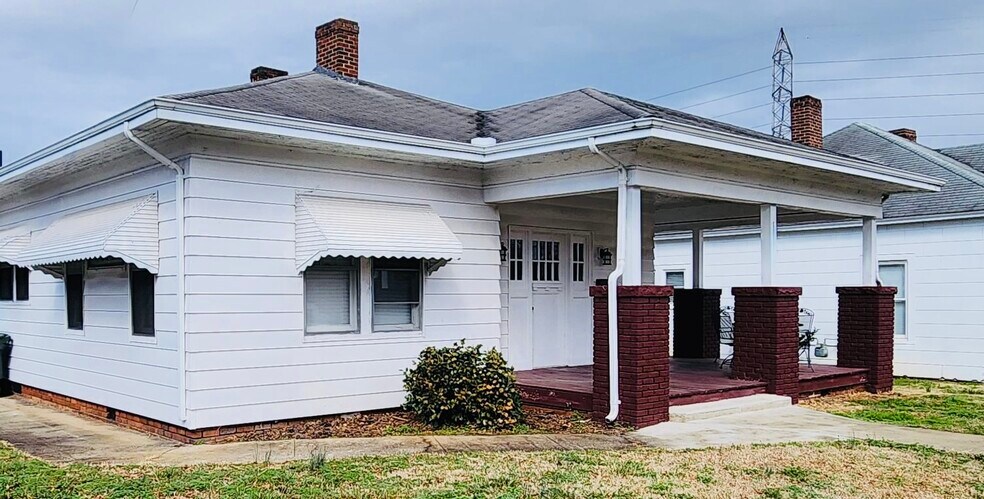 Building Photo - 1628 S Main St