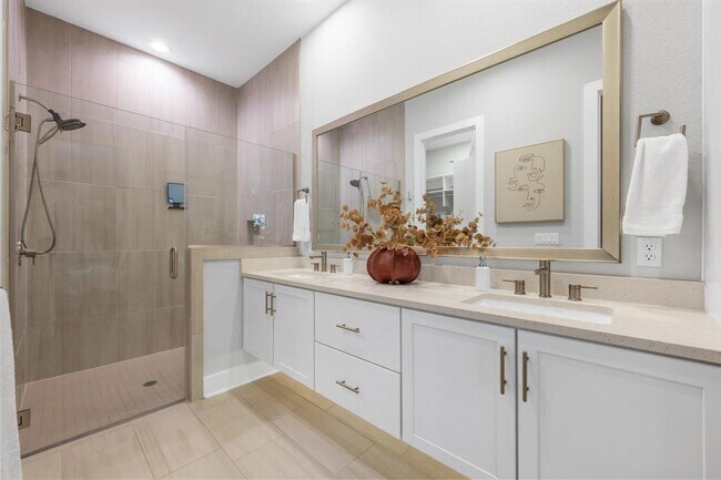 Building Photo - 4323 Spicewood Springs Rd