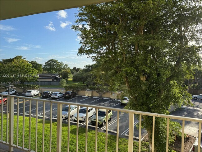 Building Photo - 13120 SW 92nd Ave