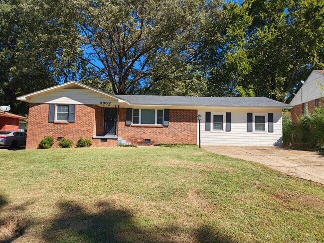 Building Photo - Very Nice Newly Renovated Home in Parkway ...