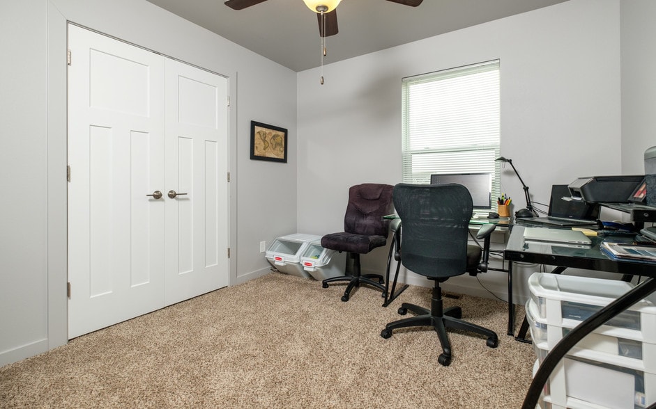 Building Photo - 4817 NE Sherman Ln