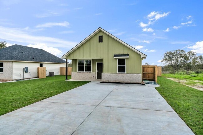 Building Photo - 217 MLK