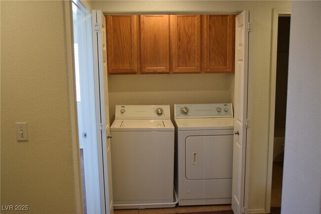 Building Photo - 8148 Finch Feather St