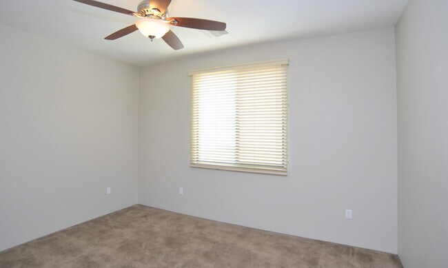 Building Photo - 381 E Calderwood Rd